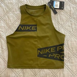 Nike pro crop new with tags